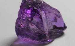 紫色的石头叫什么（紫色得石头）