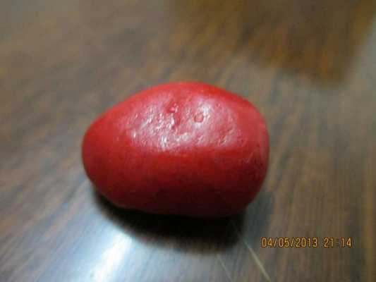 什么石头里面是红的（这是什么石头是红色的而且很光滑）-图1
