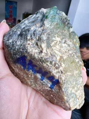 缅甸翡翠原石是什么（缅甸的翡翠原石是怎样形成的）-图1