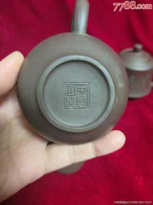 茶壶底款厚什么（茶壶大的好还是小的好）-图1